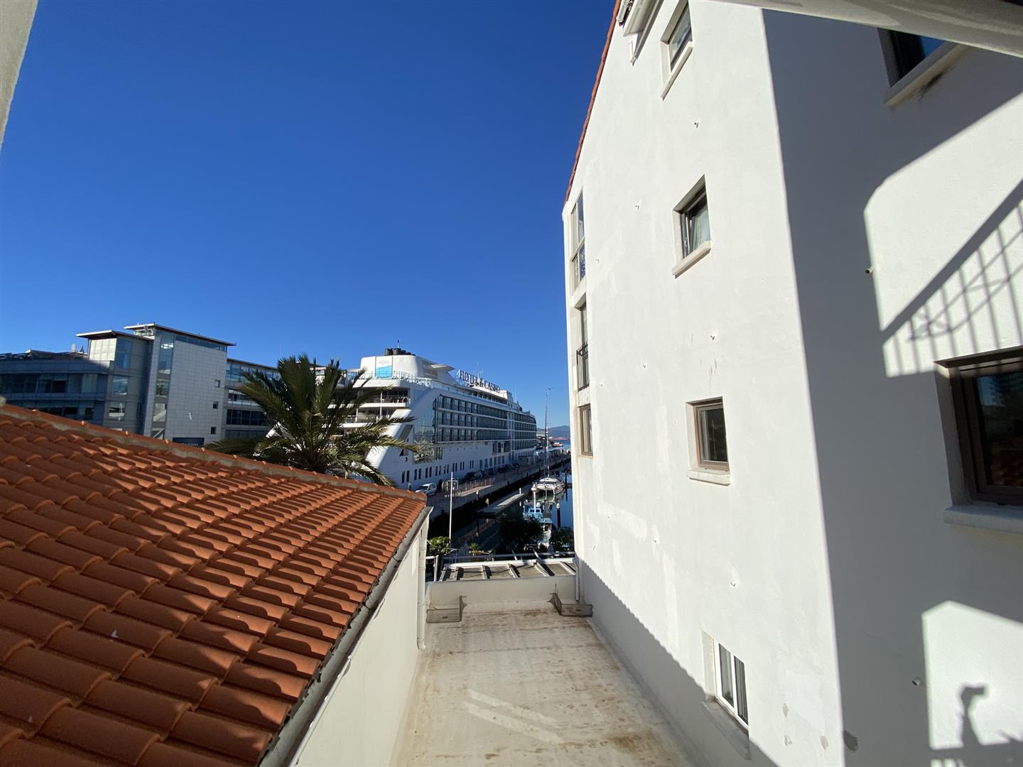 Image of Apartment - 5 Bedrooms - 3 Bathrooms for Sale in Marina Bay-Gibraltar, Image 21